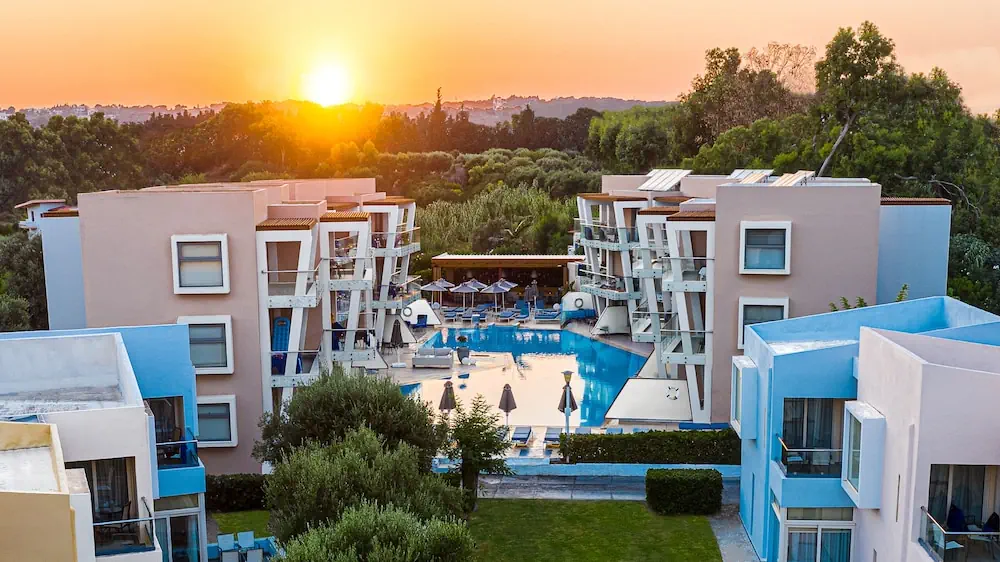 HOTEL: Eden Roc Resort Hotel