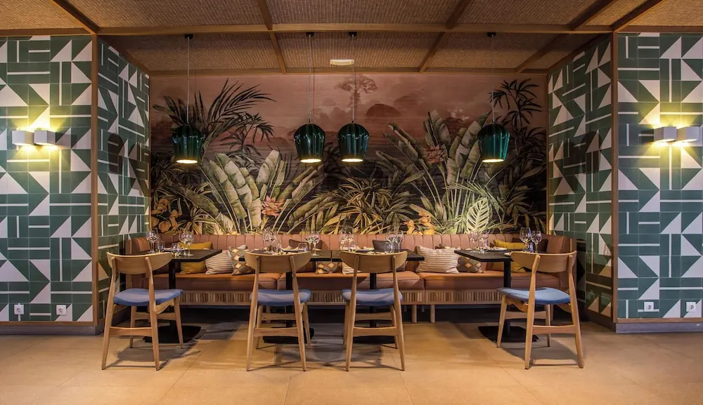 HOTEL: Eden Roc Resort Hotel
