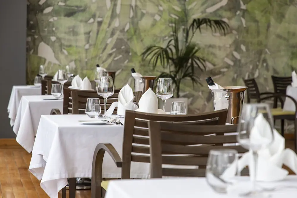 HOTEL: Eden Roc Resort Hotel