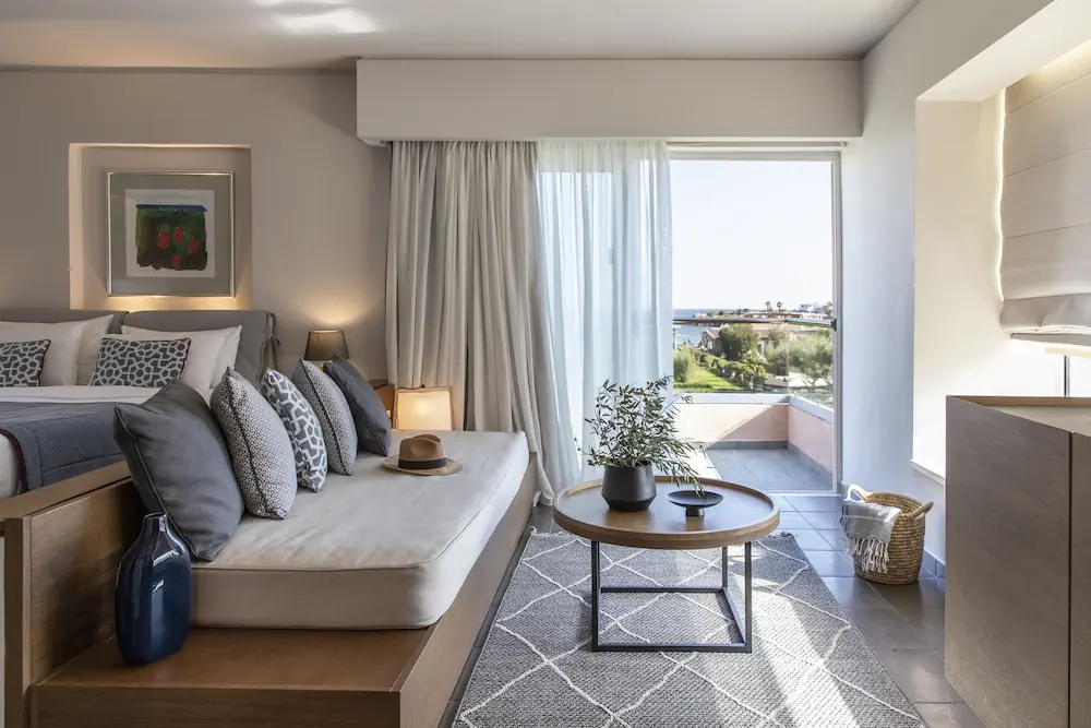 HOTEL: Eden Roc Resort Hotel