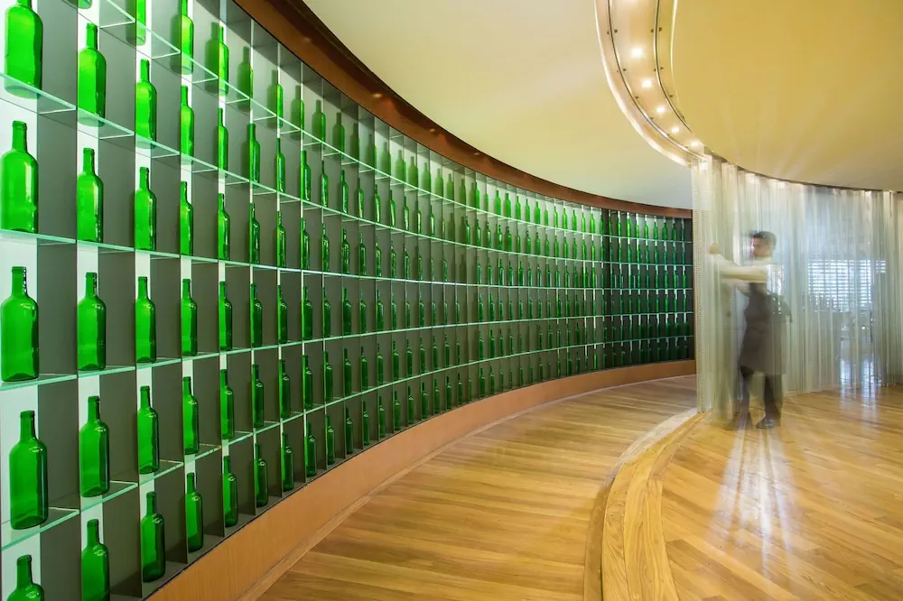 HOTEL: Eden Roc Resort Hotel