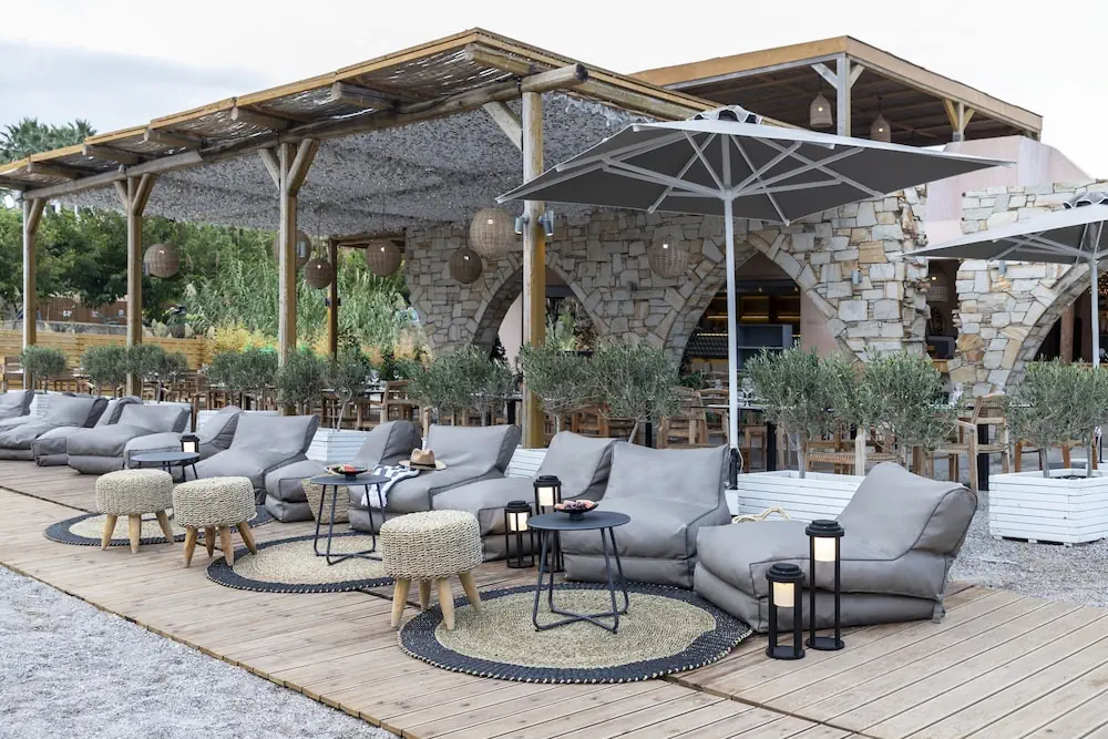 HOTEL: Eden Roc Resort Hotel