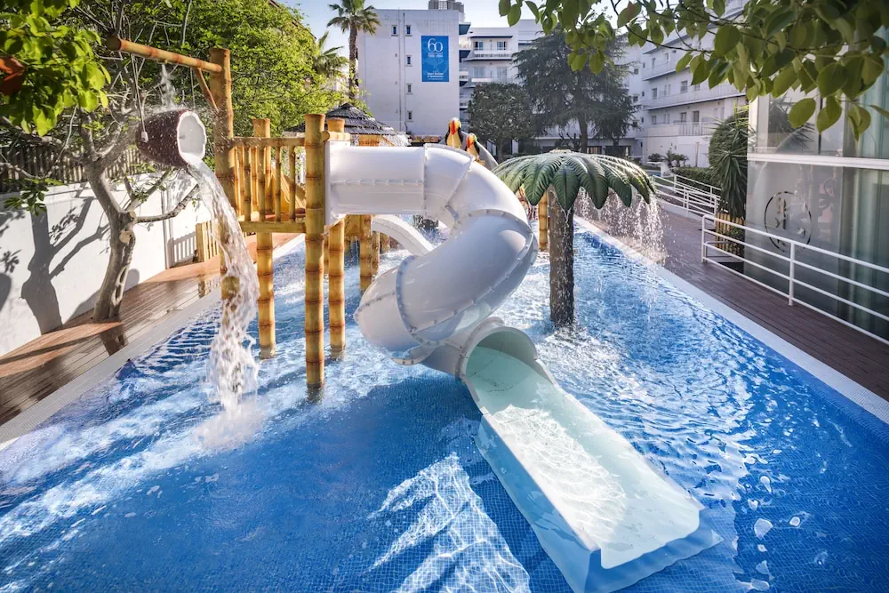 HOTEL: GHT Balmes, Hotel, Aparthotel and SPLASH