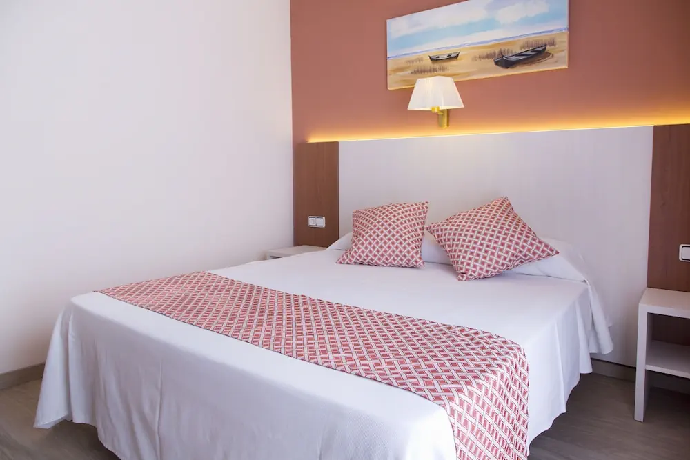 HOTEL: GHT Balmes, Hotel, Aparthotel and SPLASH