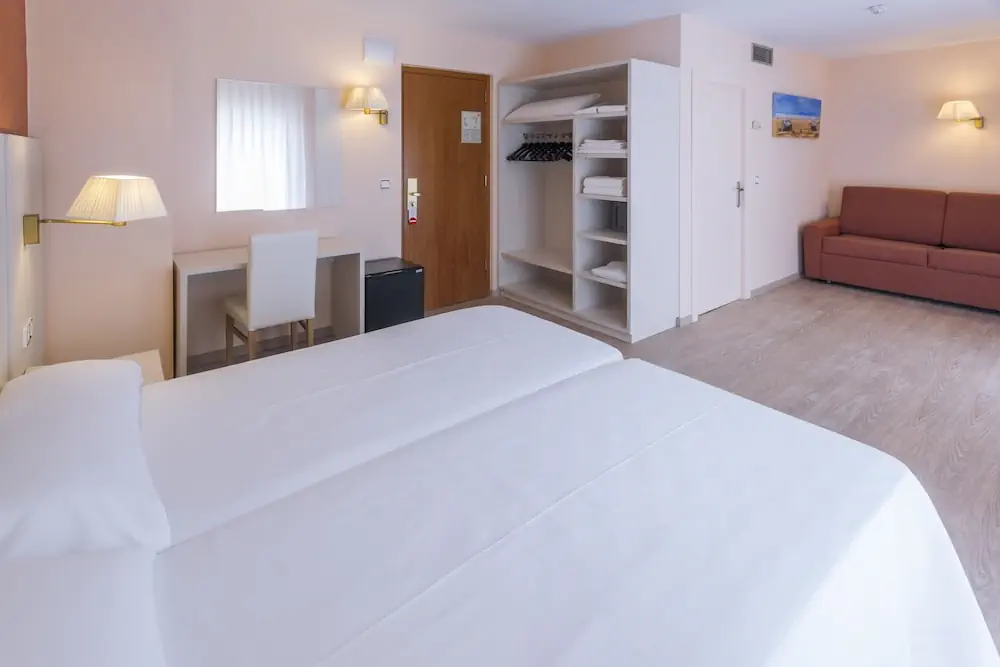 HOTEL: GHT Balmes, Hotel, Aparthotel and SPLASH