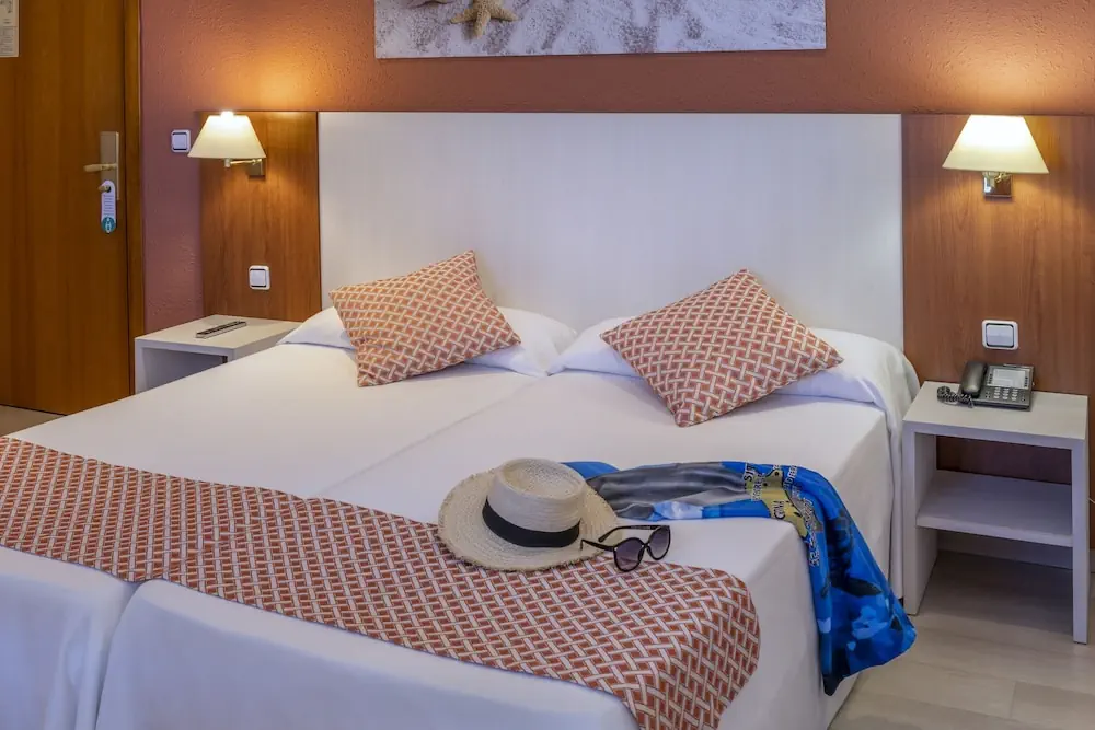 HOTEL: GHT Balmes, Hotel, Aparthotel and SPLASH