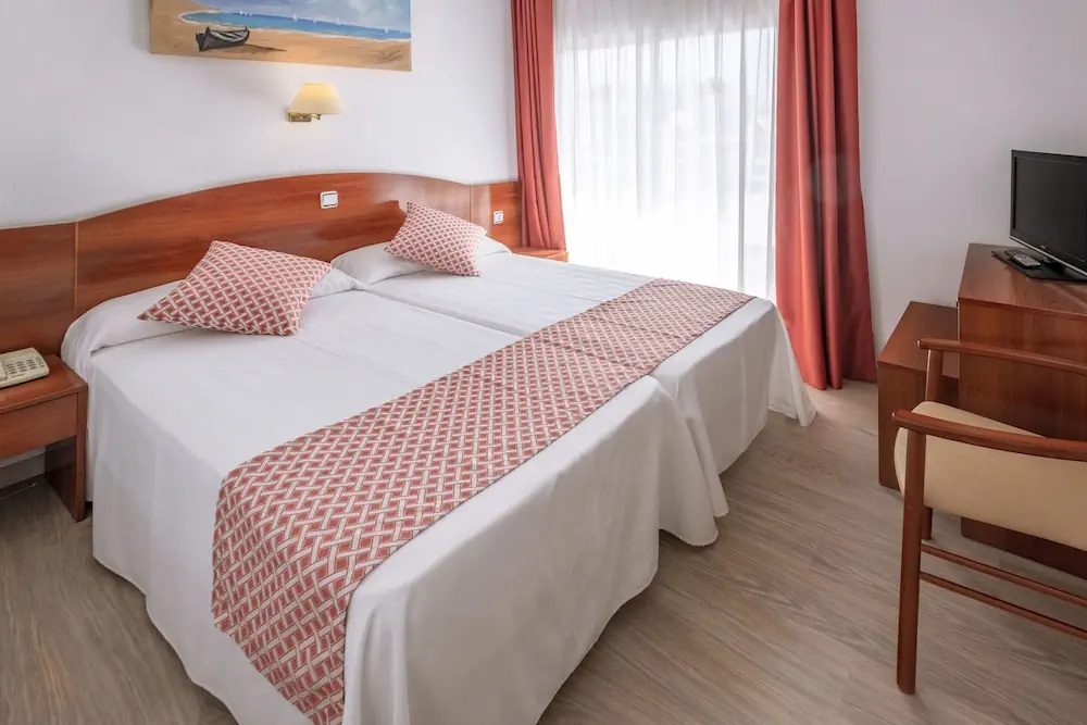 HOTEL: GHT Balmes, Hotel, Aparthotel and SPLASH
