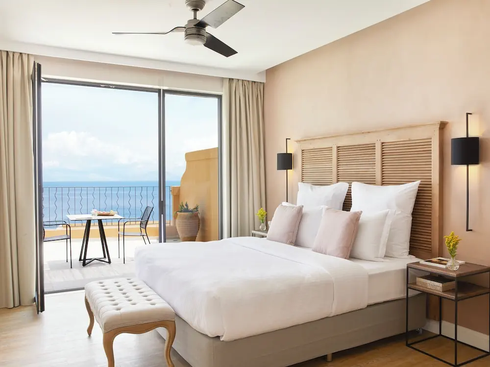HOTEL: Nido, Mar-Bella Collection