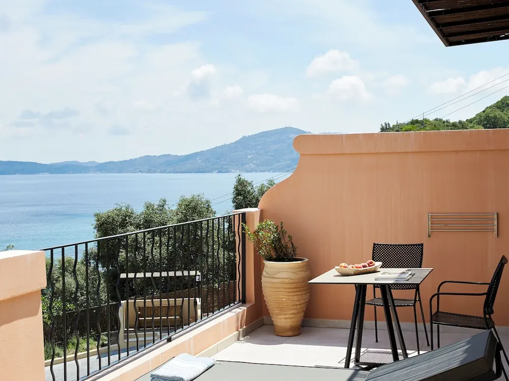 HOTEL: Nido, Mar-Bella Collection