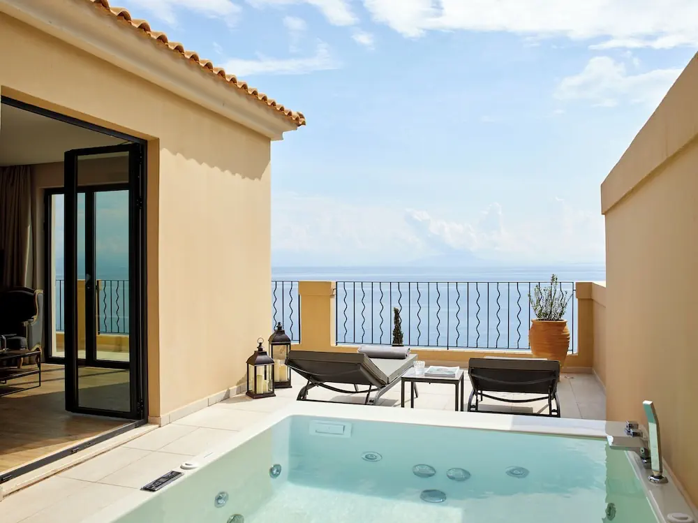 HOTEL: Nido, Mar-Bella Collection