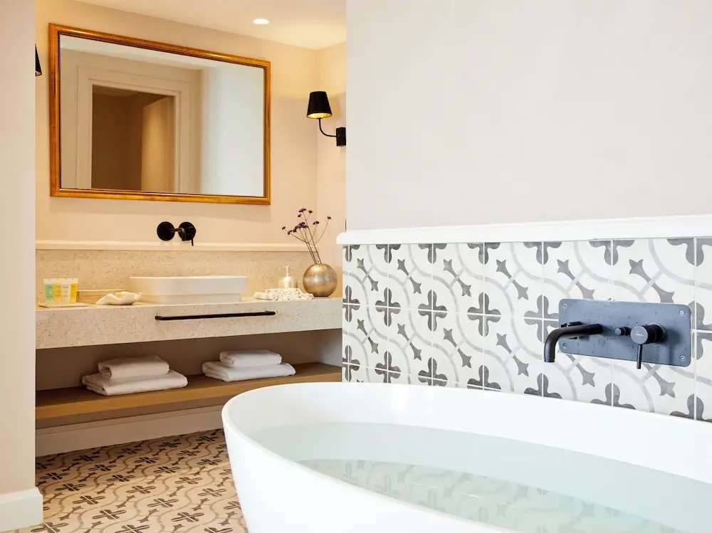 HOTEL: Nido, Mar-Bella Collection