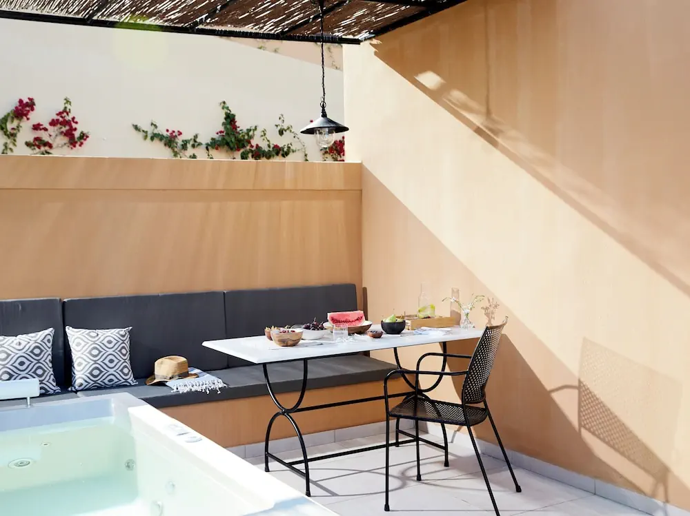 HOTEL: Nido, Mar-Bella Collection
