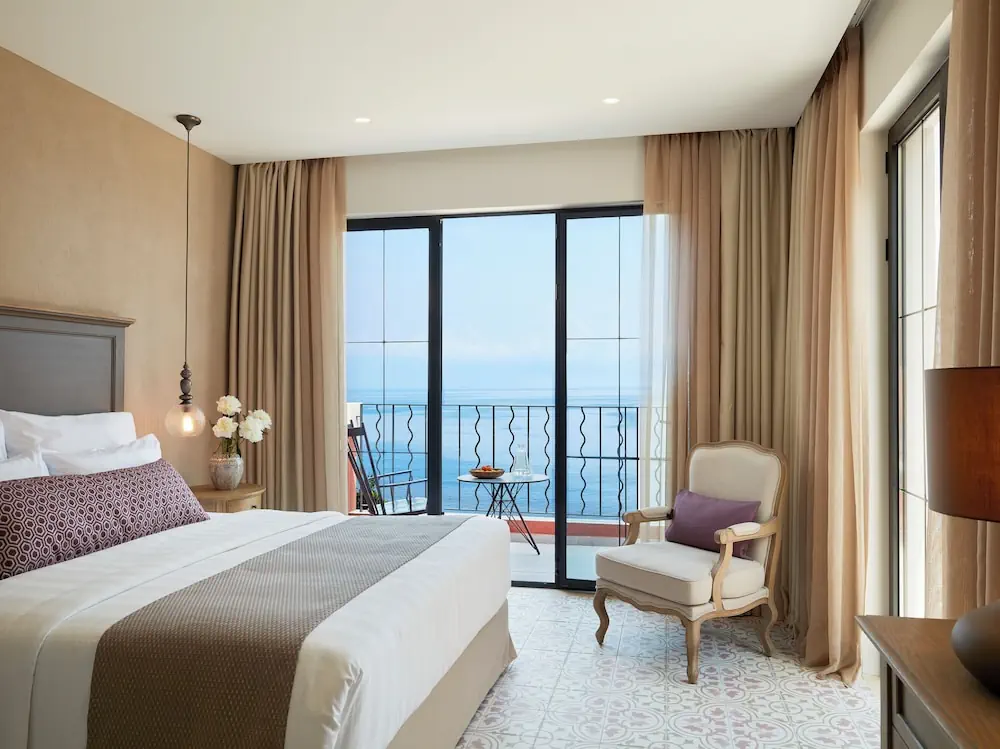 HOTEL: Nido, Mar-Bella Collection