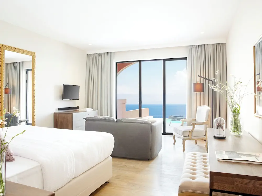 HOTEL: Nido, Mar-Bella Collection