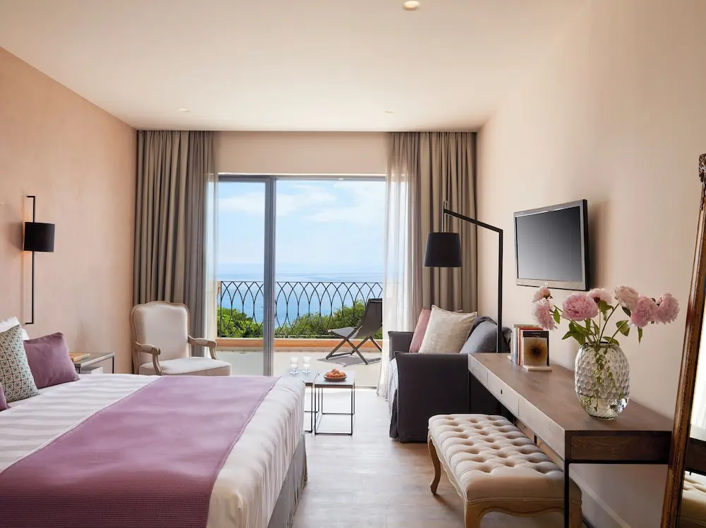 HOTEL: Nido, Mar-Bella Collection