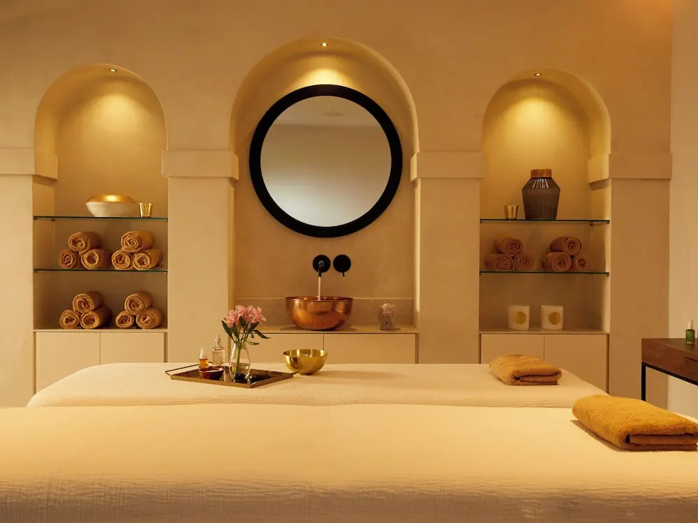 HOTEL: Nido, Mar-Bella Collection