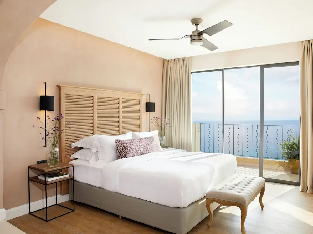 HOTEL: Nido, Mar-Bella Collection