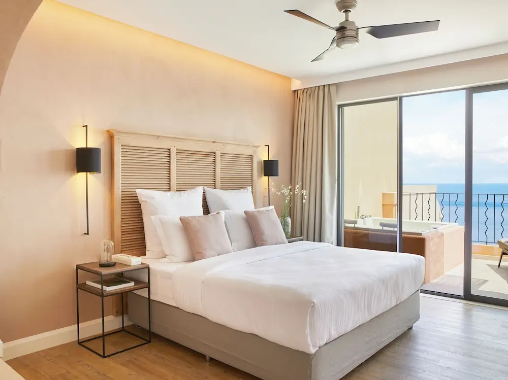 HOTEL: Nido, Mar-Bella Collection