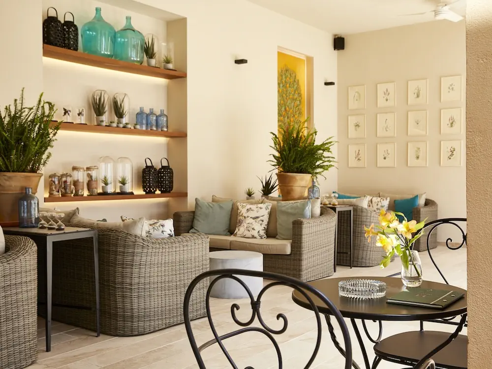 HOTEL: Nido, Mar-Bella Collection