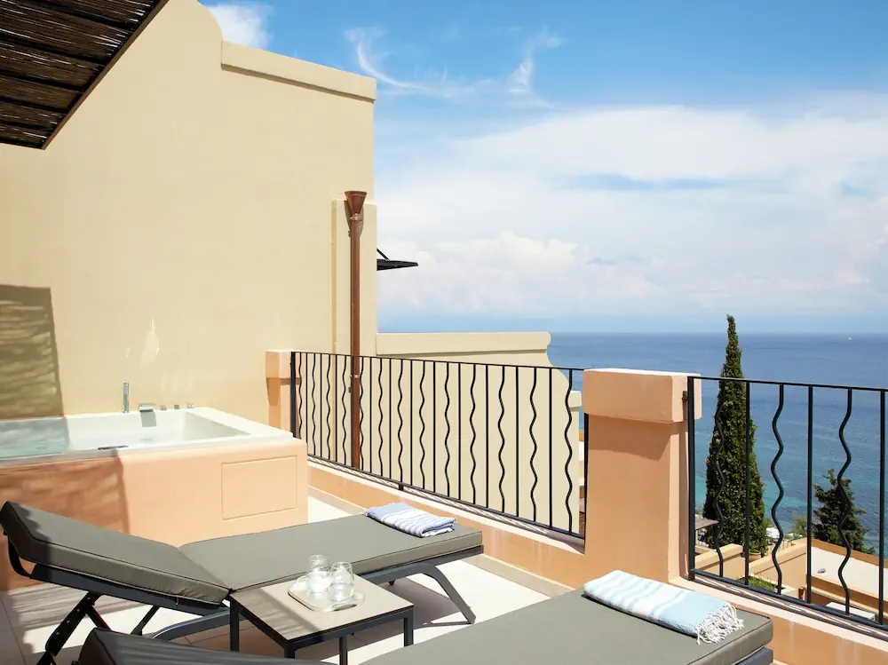 HOTEL: Nido, Mar-Bella Collection