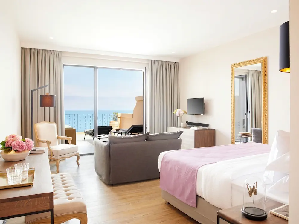 HOTEL: Nido, Mar-Bella Collection