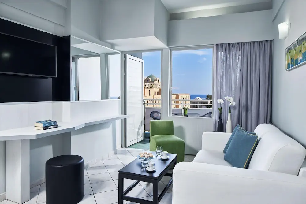 HOTEL: Aquamare City+Beach