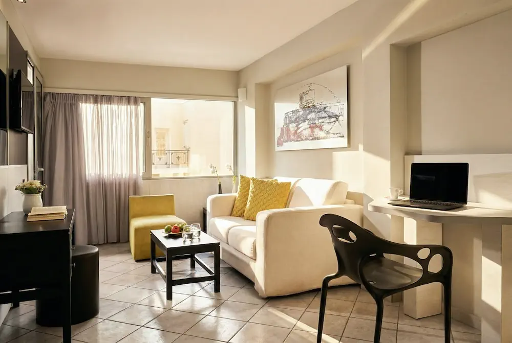 HOTEL: Aquamare City+Beach