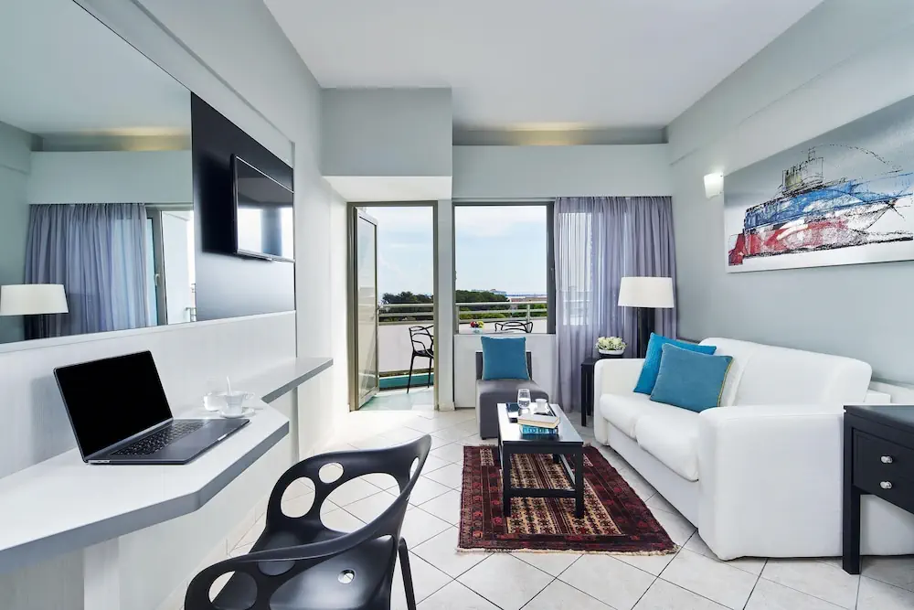 HOTEL: Aquamare City+Beach