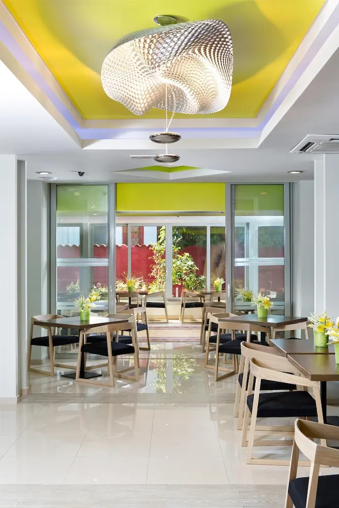 HOTEL: Aquamare City+Beach