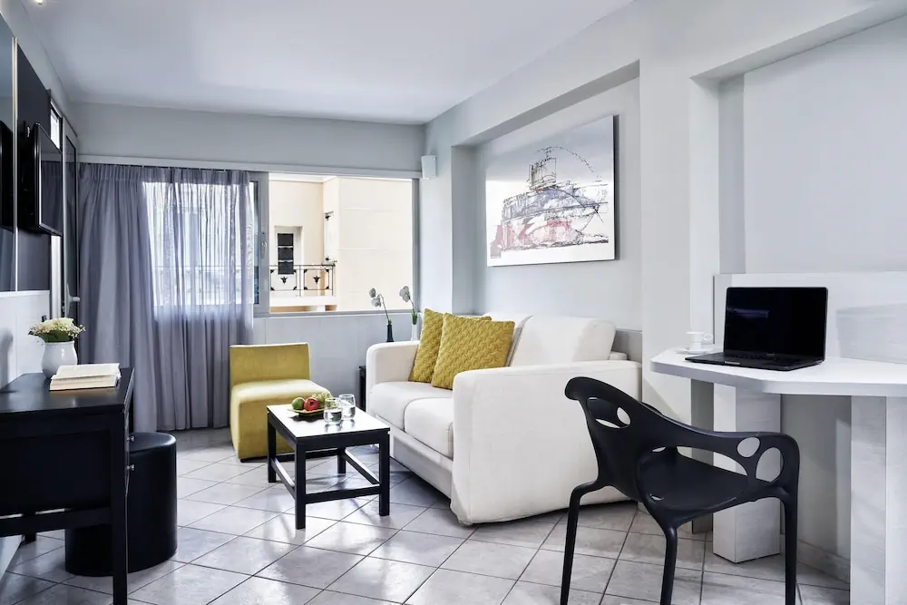 HOTEL: Aquamare City+Beach