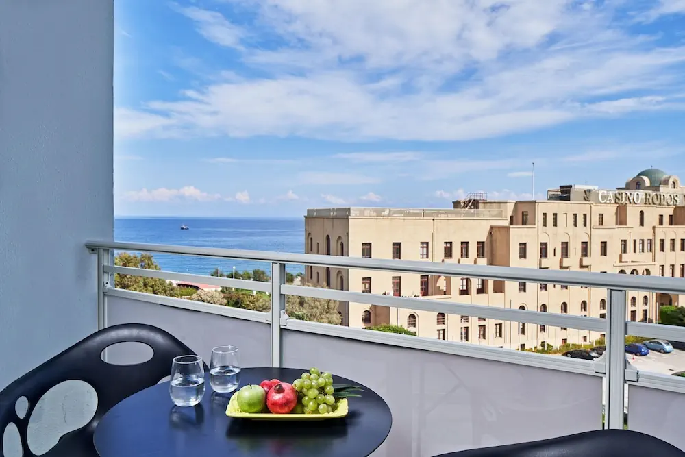 HOTEL: Aquamare City+Beach