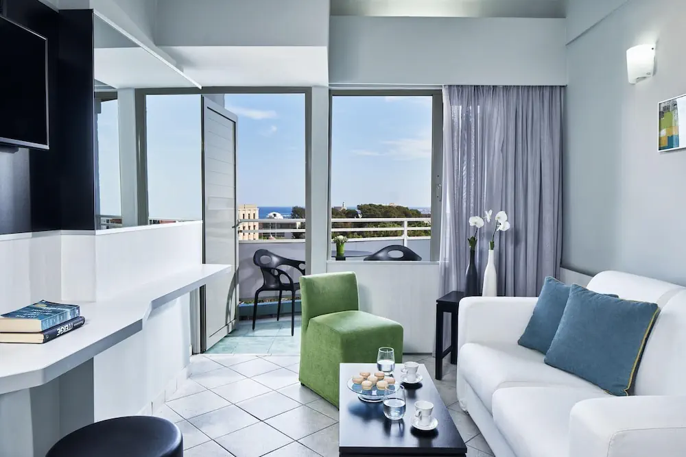 HOTEL: Aquamare City+Beach