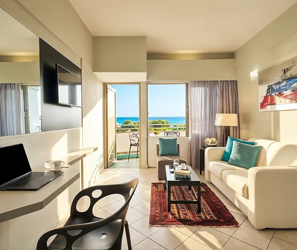 HOTEL: Aquamare City+Beach