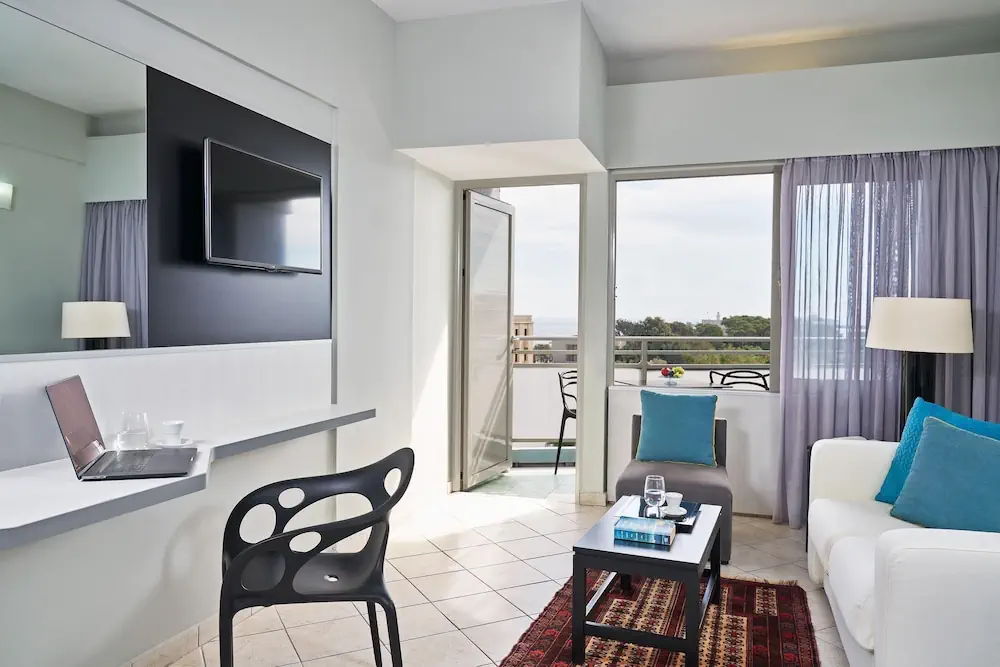 HOTEL: Aquamare City+Beach