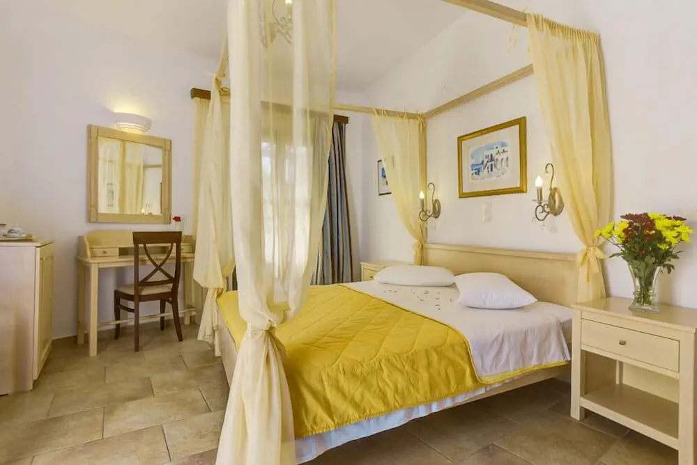 HOTEL: Hotel Mathios Village
