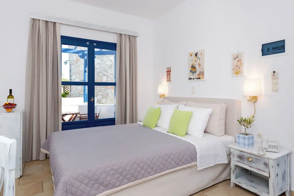 HOTEL: Hotel Mathios Village