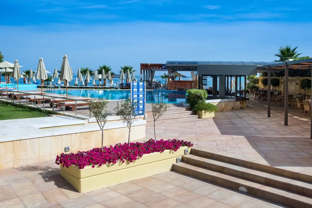 Thalassa Beach Resort photo 2