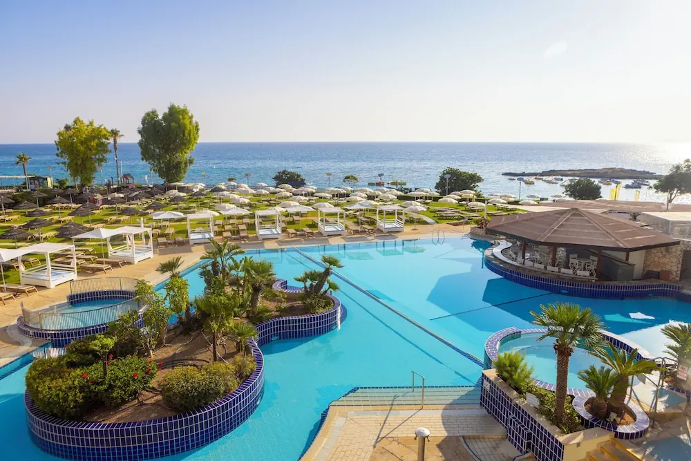 HOTEL: Capo Bay Hotel