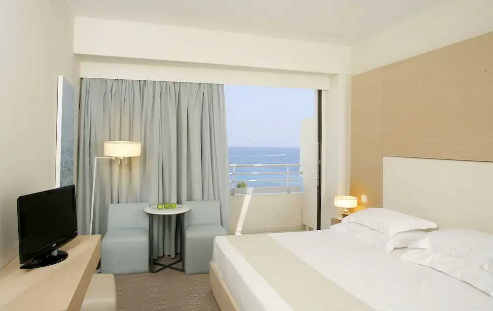 HOTEL: Capo Bay Hotel