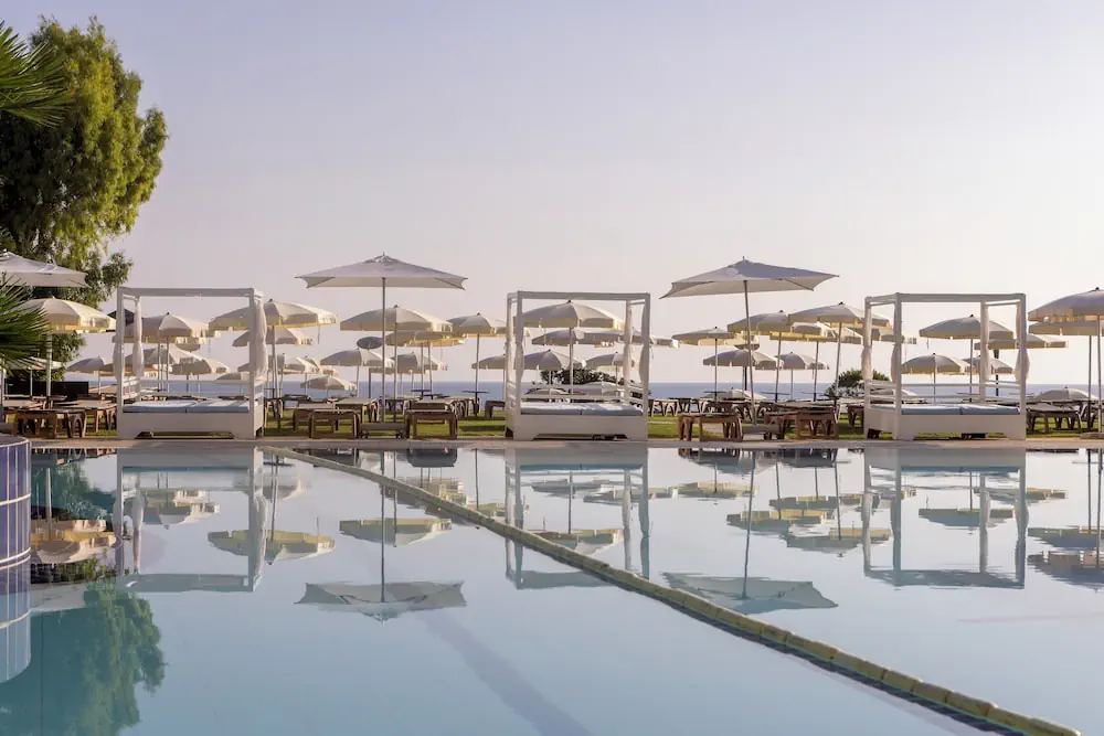 HOTEL: Capo Bay Hotel