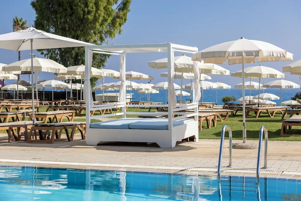 HOTEL: Capo Bay Hotel