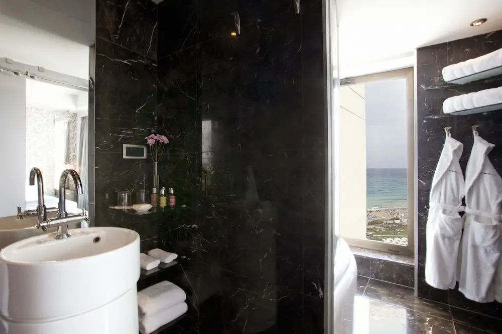 HOTEL: Capo Bay Hotel