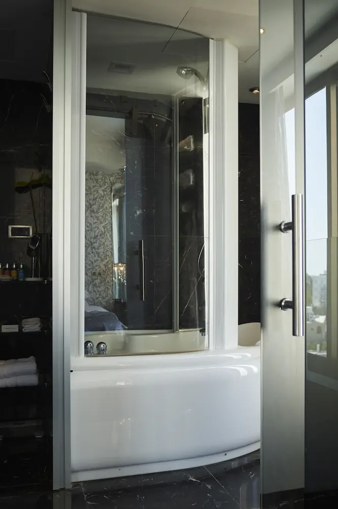 HOTEL: Capo Bay Hotel