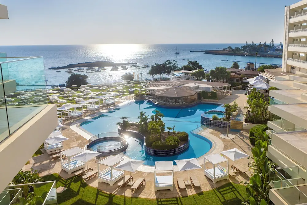 HOTEL: Capo Bay Hotel