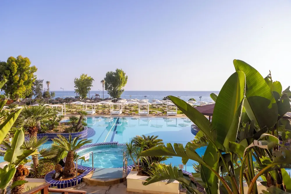 HOTEL: Capo Bay Hotel