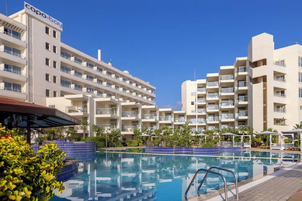 HOTEL: Capo Bay Hotel