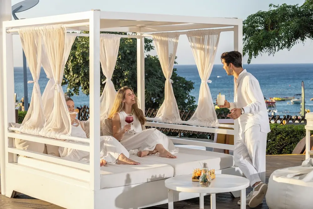 HOTEL: Capo Bay Hotel
