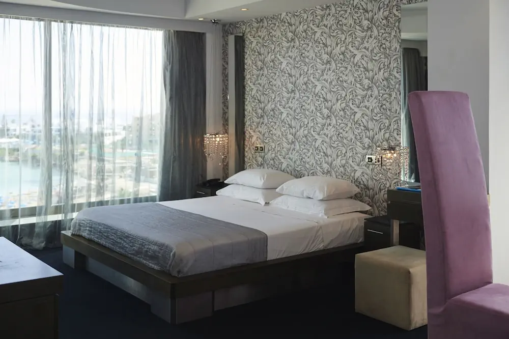 HOTEL: Capo Bay Hotel