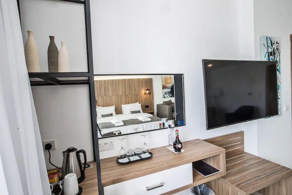 HOTEL: The Blue Ivy Hotel and Suites