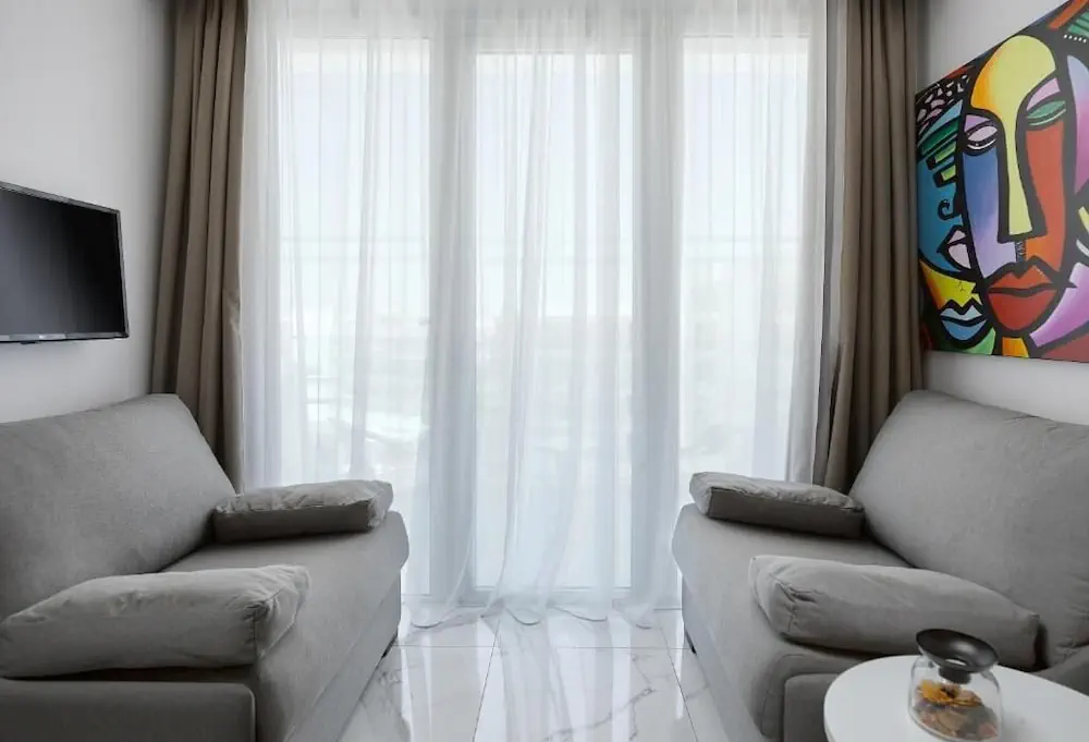HOTEL: The Blue Ivy Hotel and Suites